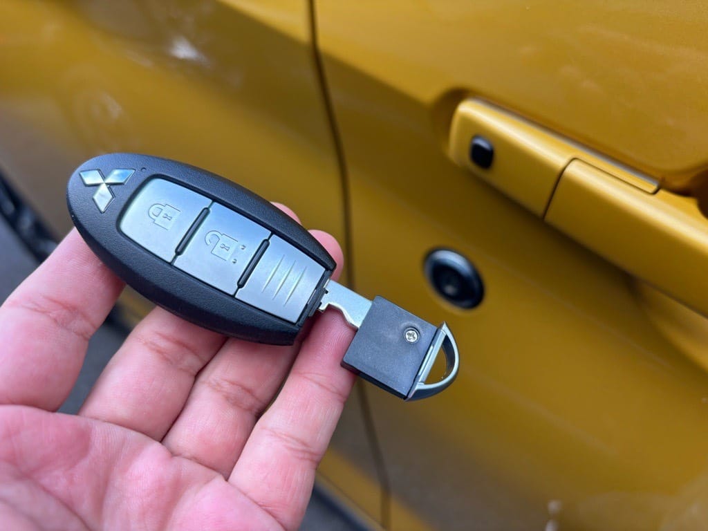 登録が完了したekクロスのスマートキーに作製したメカニカルキーを収納