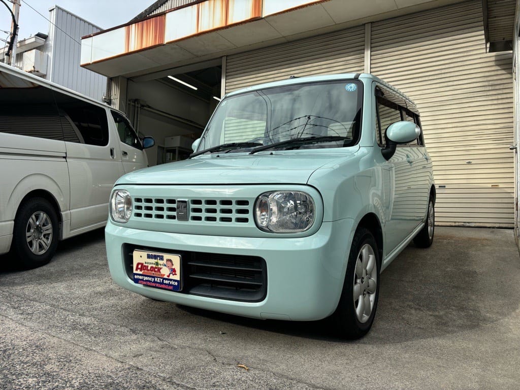 インロックが発生したスズキ アルトラパンHE22S 2015年式。こちらの車両の鍵を開けます