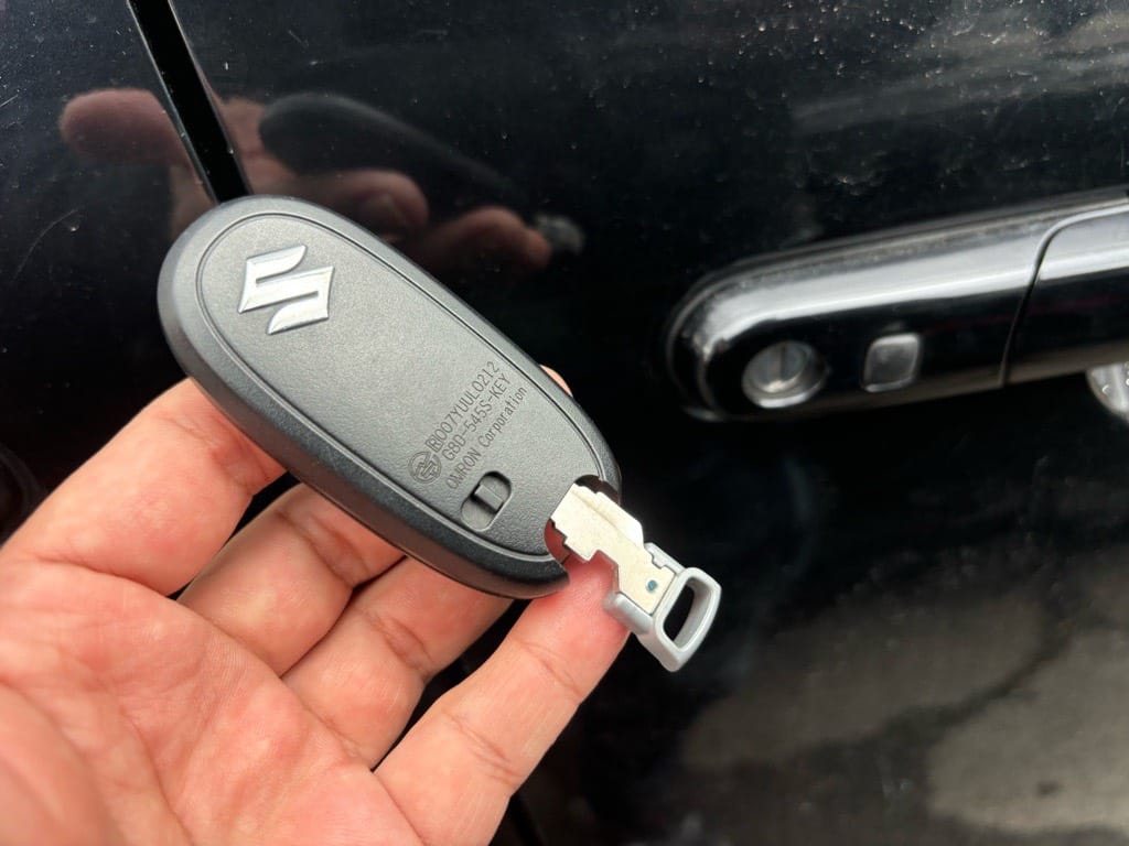 登録が完了したパレットのスマートキーに作製したメカニカルキーを収納