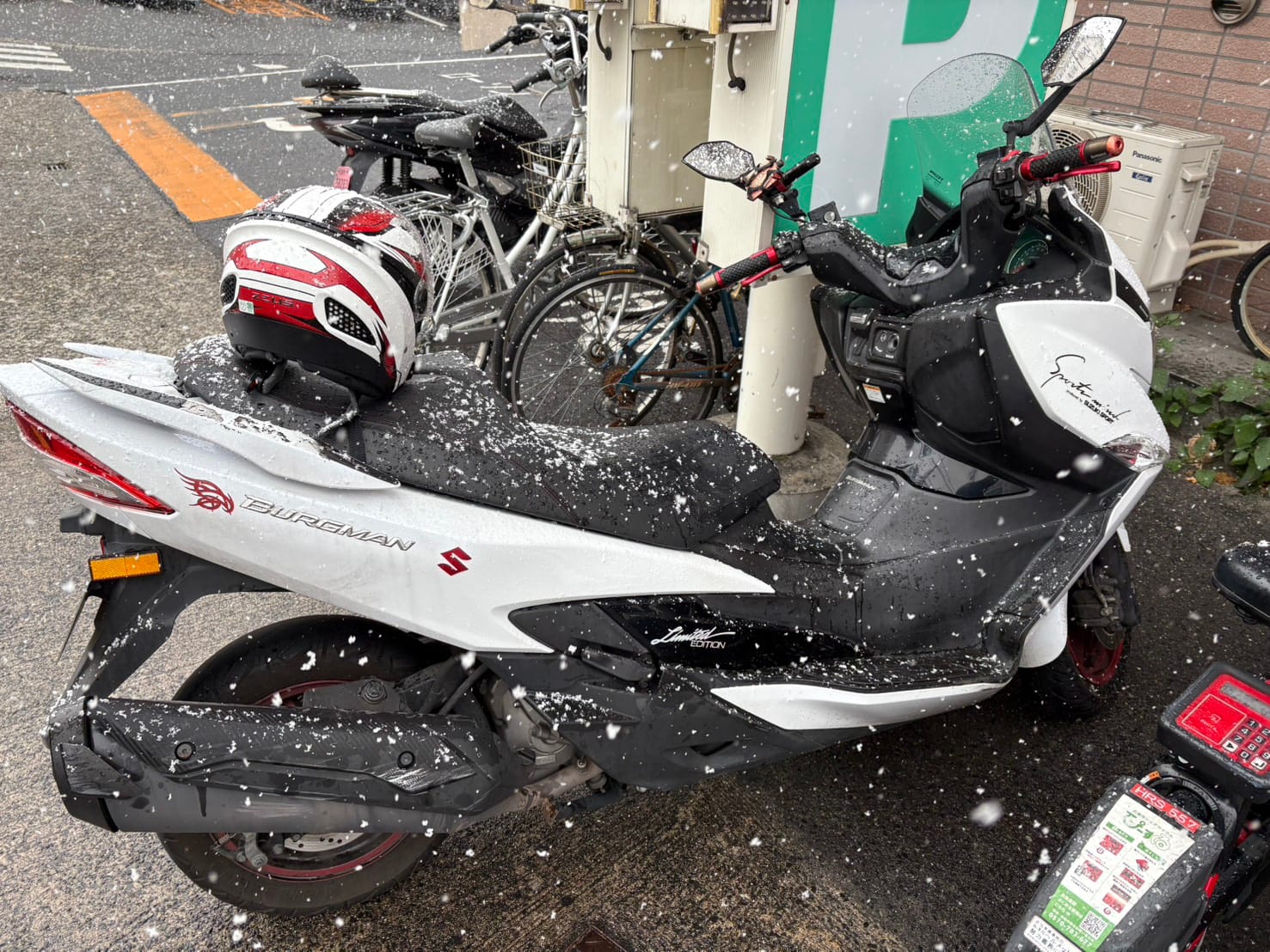 鍵トラブルが起きたバーグマン、こちらのバイクの鍵を作製して解錠します