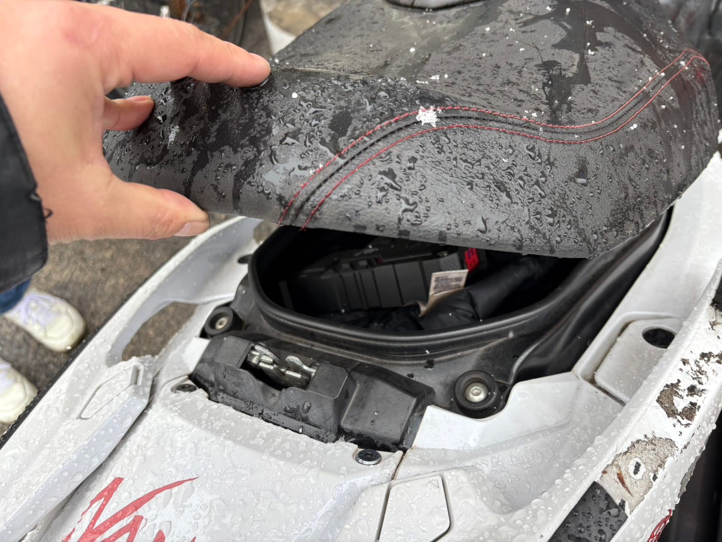 メットインが開きました