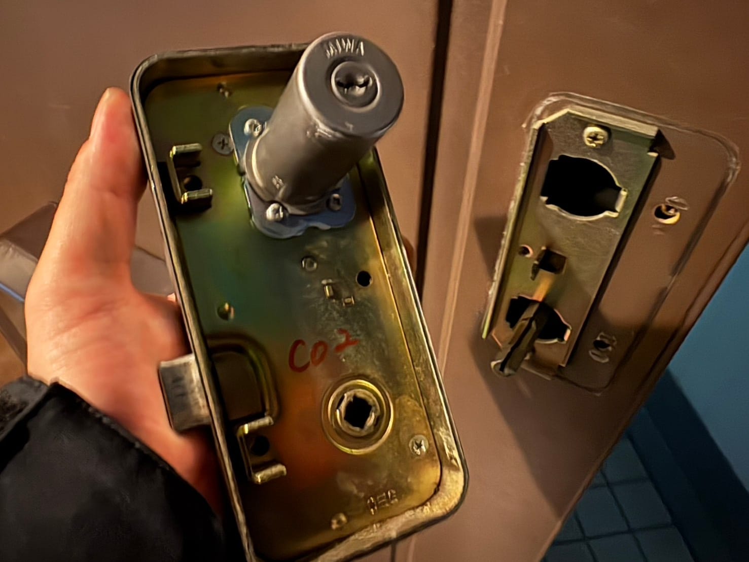 シリンダーを取り外す