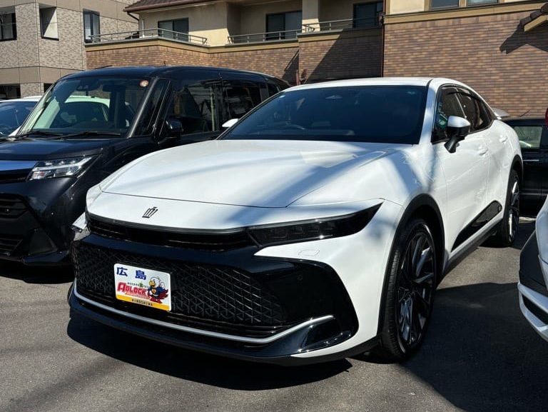 トヨタ クラウンクロスオーバーAZSH35 2023年式。こちらの車両の鍵を作製します