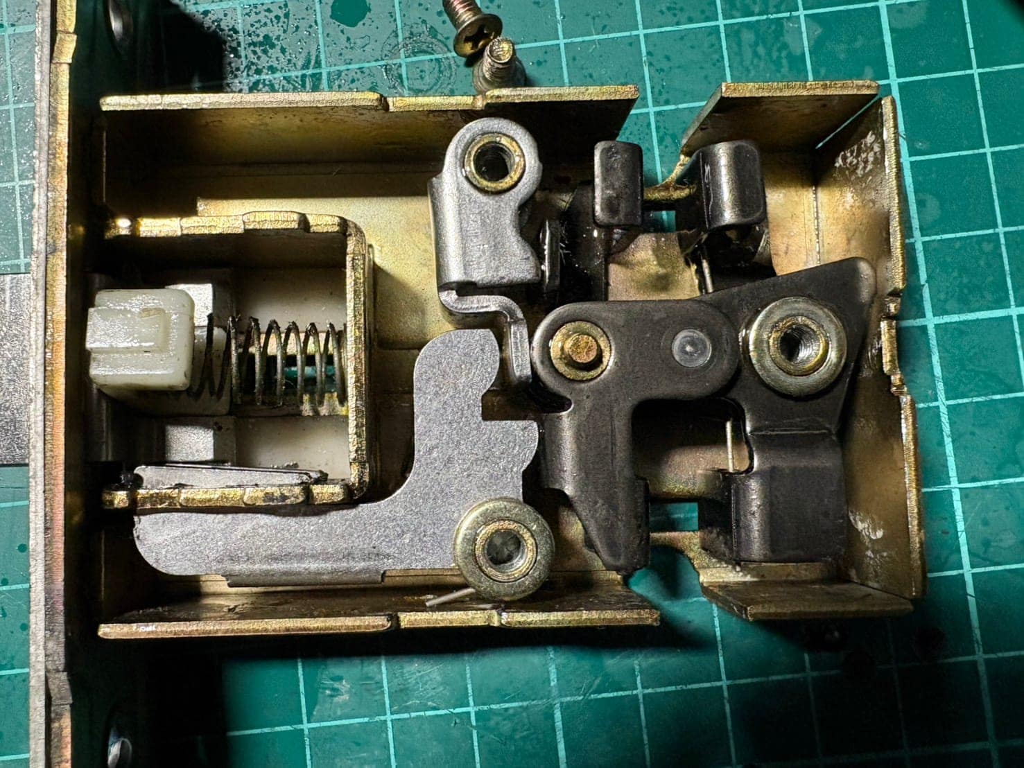 分解されたケースロック