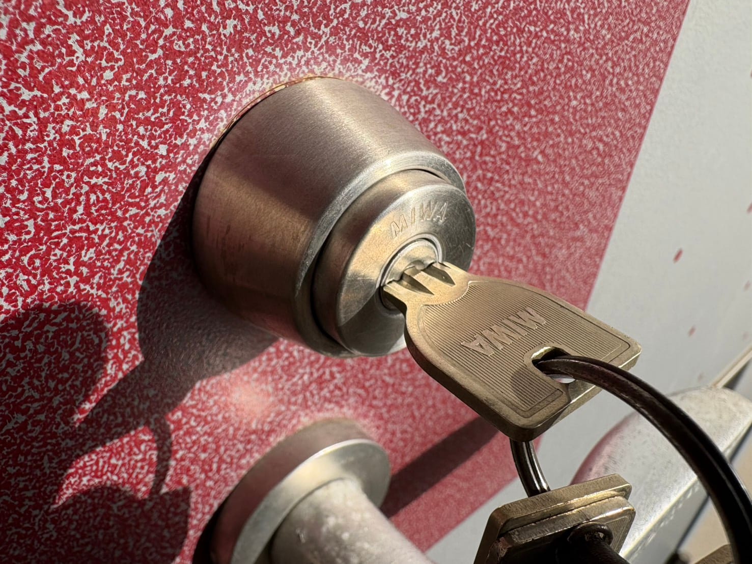 修理完了。シリンダーに鍵がささっている