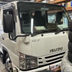 いすゞ エルフNJR85 2015年式。こちらの車両の鍵を作製します