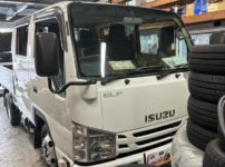 いすゞ エルフNJR85 2015年式。こちらの車両の鍵を作製します