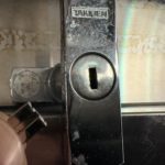 折れた鍵を取り出しました