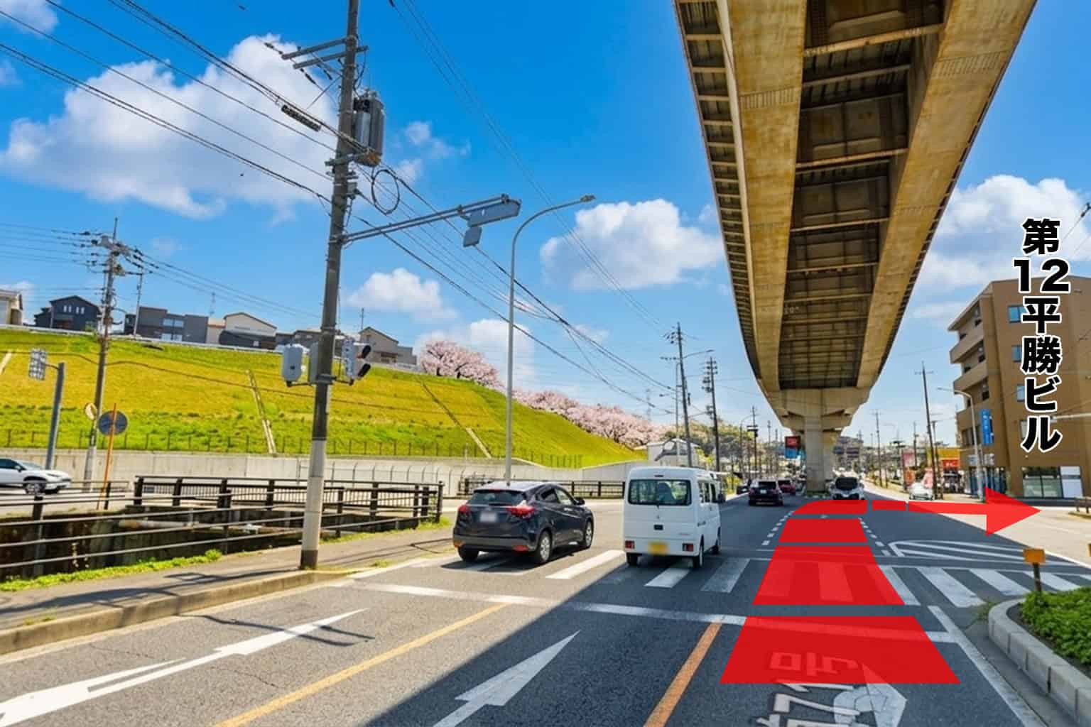 店舗にお車でお越しの方へ道案内、左手にコベルコがある交差点を直進