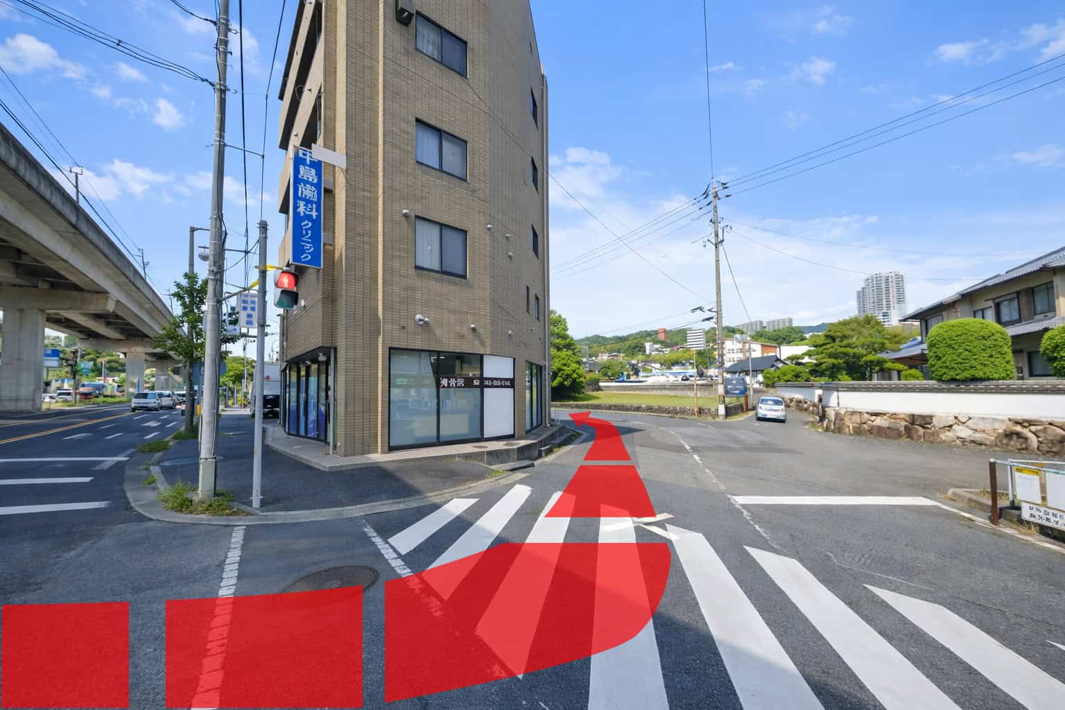 店舗にお車でお越しの方へ道案内、第１２平勝ビルがある交差点を入り進行方向