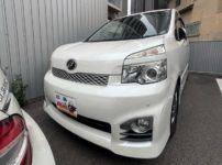 トヨタ ヴォクシー(ZRR70 2013年式)。こちらの車両の鍵を作製します