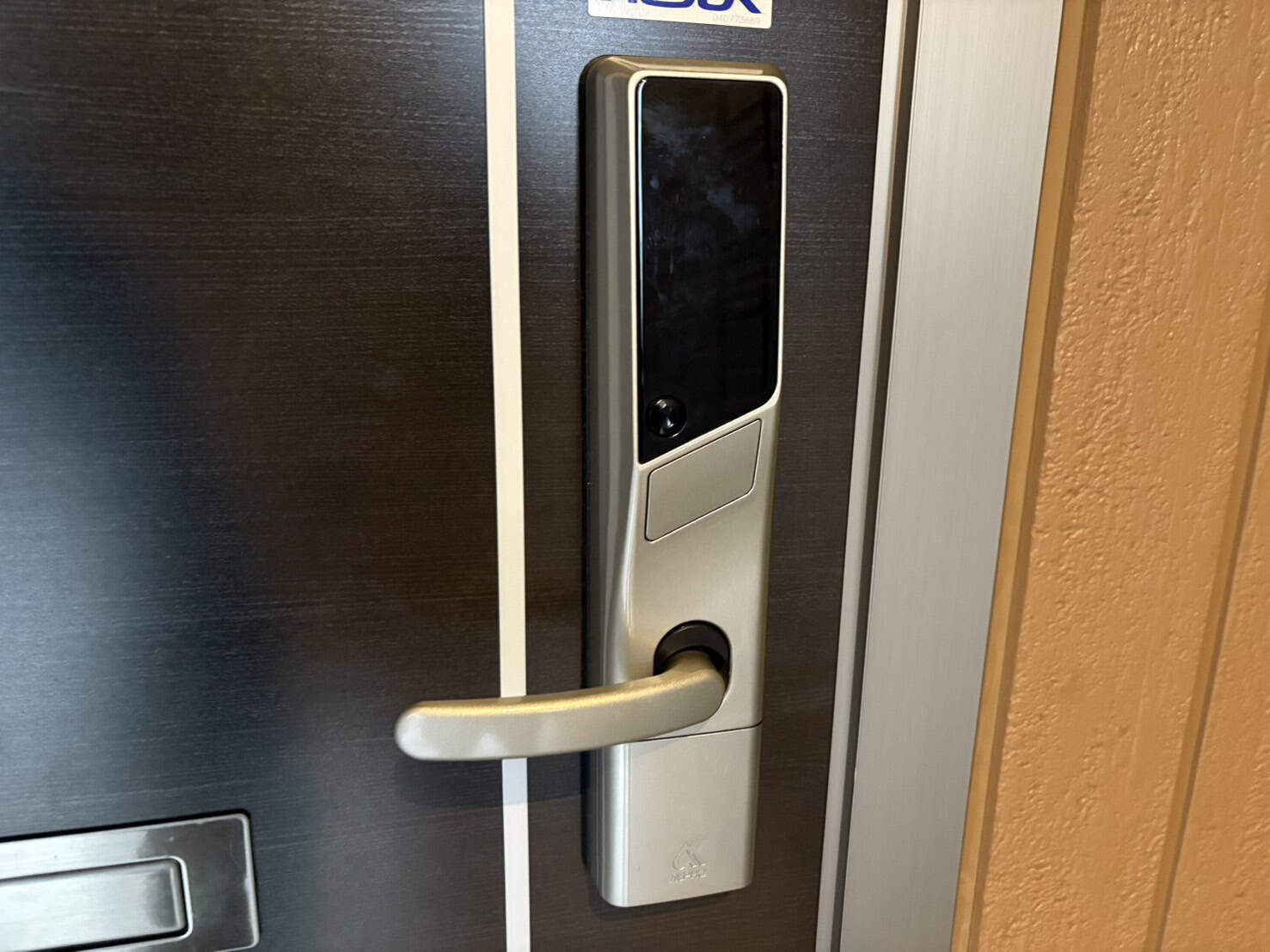 ドアにはedロックプラスがついています