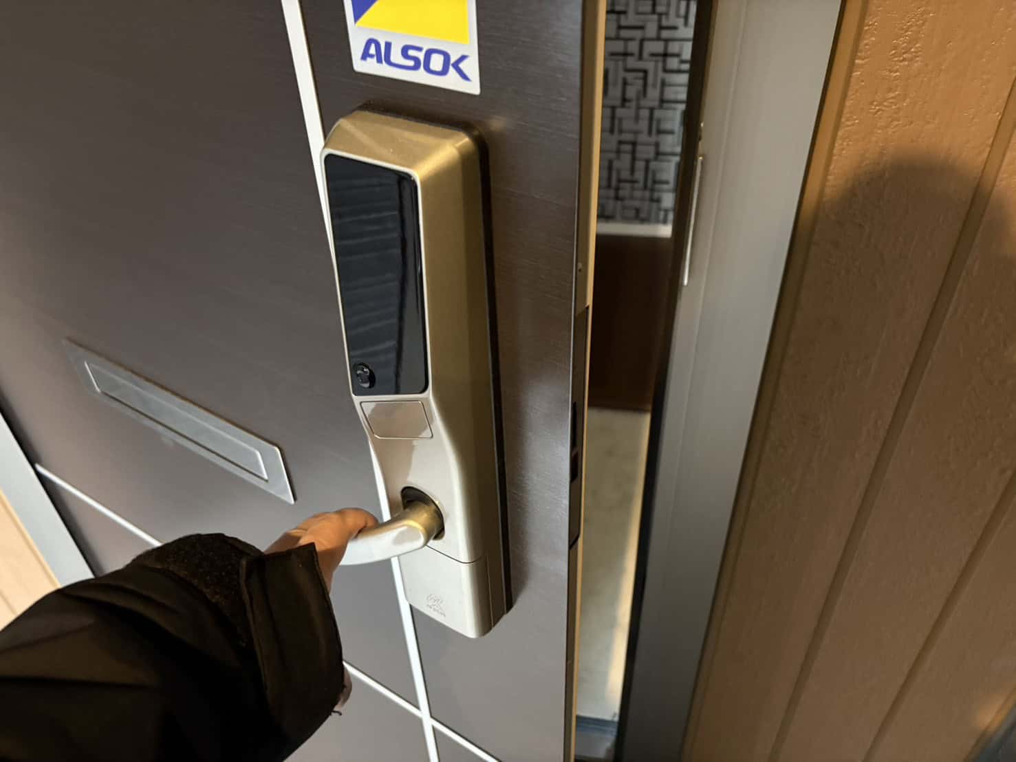 解錠に成功し、ドアが開きました