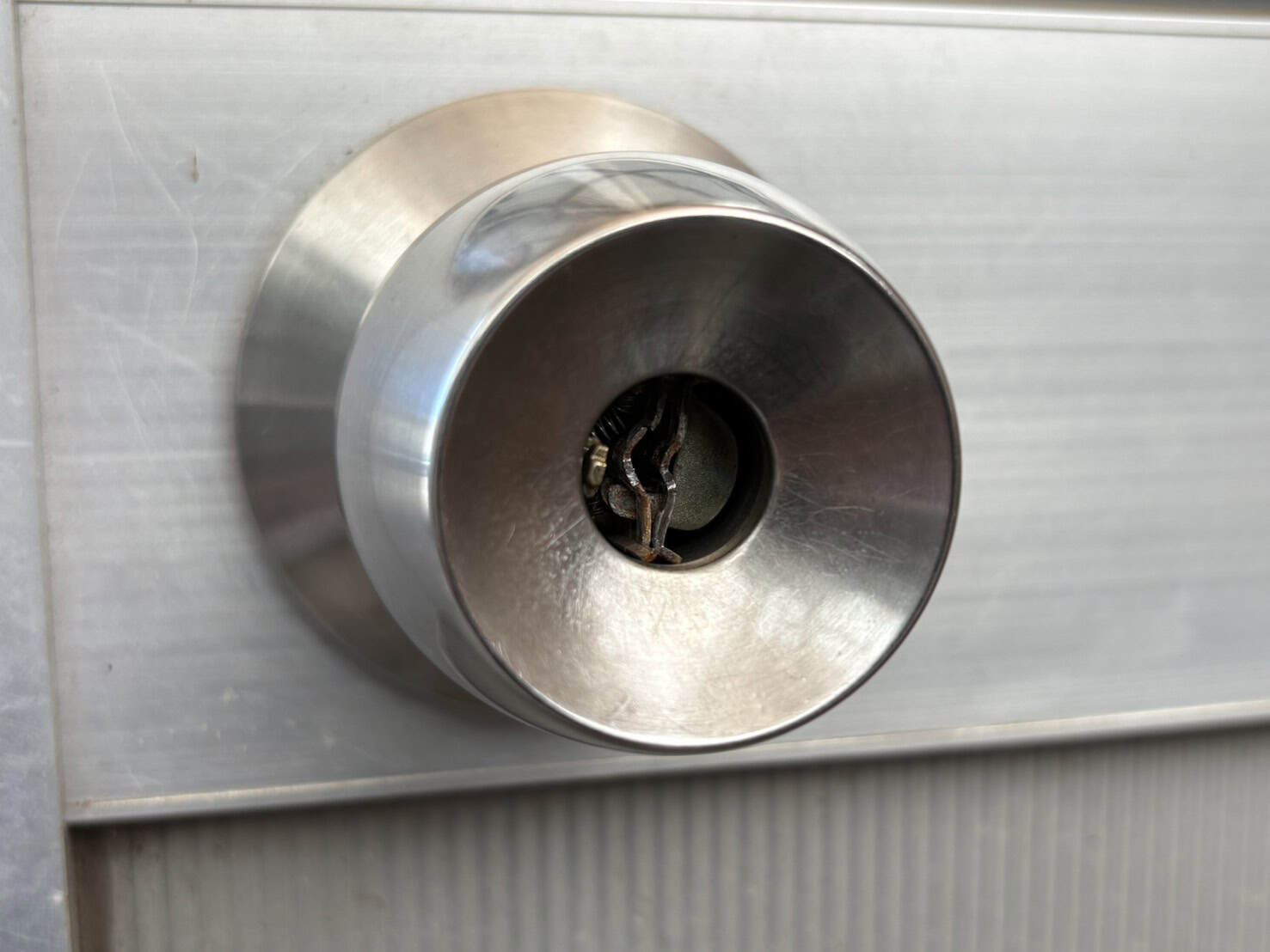 鍵穴が壊れた丸ノブ